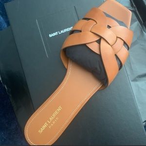 Saint Laurent Nu Pieds Leather Slides